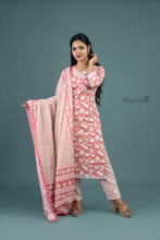 Womens Peach Floral Printed V-Neck Cotton Kurta Set - mymaa
