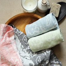 JACQUARD FLORAL HAND TOWEL